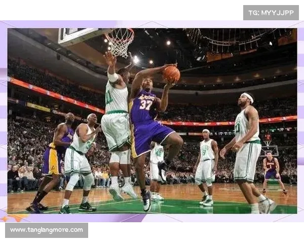 精彩瞬间回顾:NBA赛季经典对决与球队风采全面分析 精彩瞬间回顾:NBA赛季经典对决与球队风采全面分析